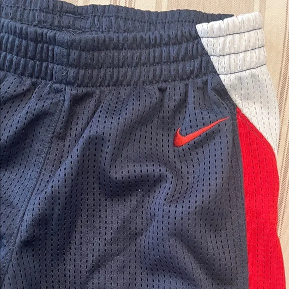 Like new size 2t Nike Black and Red Athletic Shorts Lightweight Breathable - Picture 4 of 6